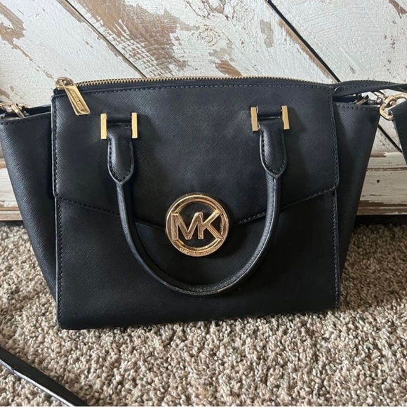 Michael Kors purse and wallet, excellent condition and barely used. - Picture 2 of 3
